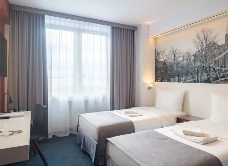 Hotel posiada wygodne, nowoczesne pokoje