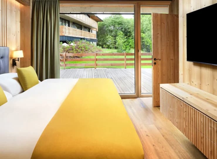 W każdej sypialni apartamentu mieści się podwójne łóżko