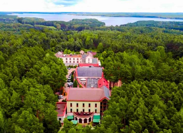 Hotel Magellan jest położony nad Zalewem Sulejowskim