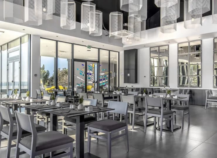 W restauracji są oferowane posiłki w formie bufetu