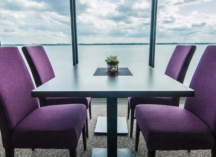 Każdego dnia są w niej podawane śniadania dla gości hotelu