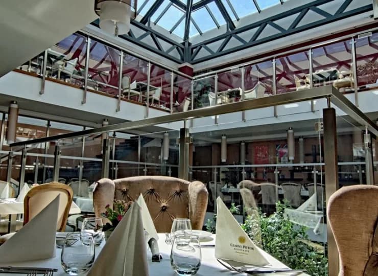 W hotelowej restauracji "Jan Kiepura" serwowane są doskonałe wykwintne dania