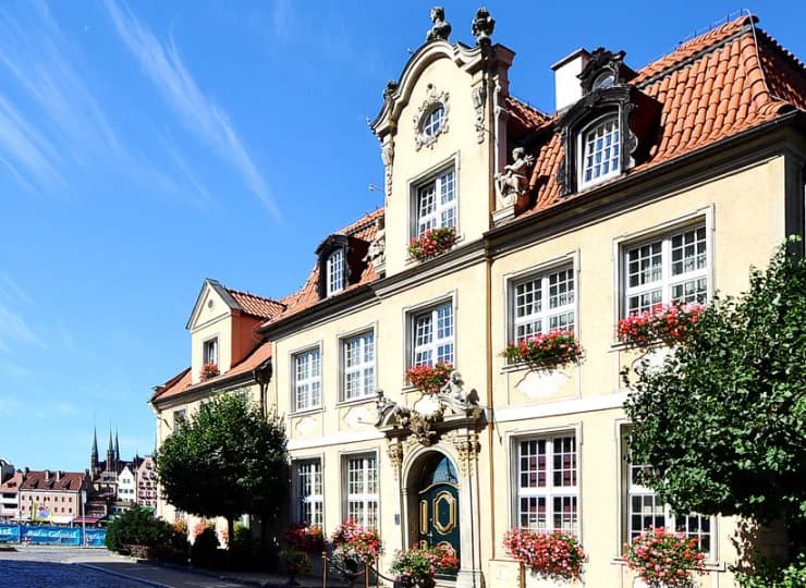 Hotel Podewils 5* zajmuje barokowy pałacyk nad Motławą