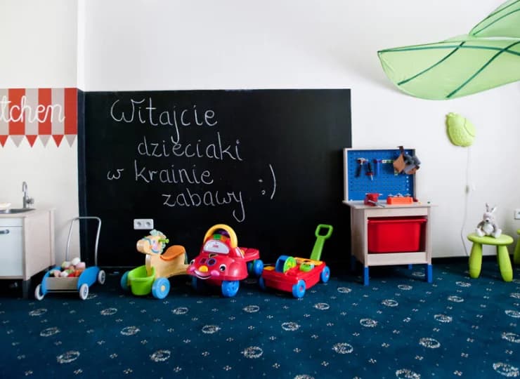 Na najmłodszych czeka pokój zabaw oraz plac zabaw na świeżym powietrzu