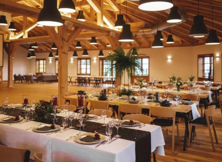 W hotelu znajduje się Restauracja Bagatela