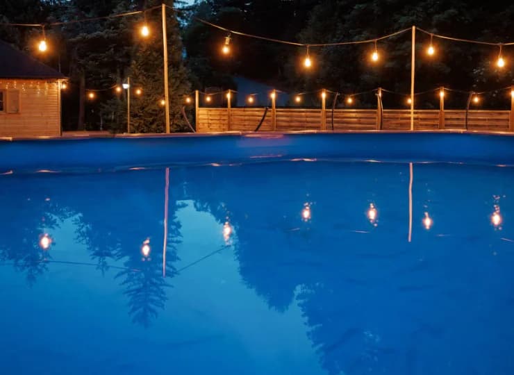 To hotel z zewnętrznym basenem i strefą relaksu w Beskidach