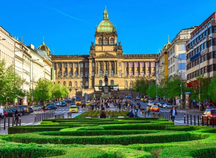 Hotel wyróżnia prestiżowa lokalizacja wprost przy Placu Wacława