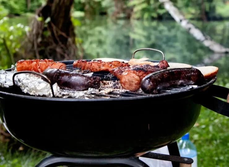 Goście mogą wypożyczyć przenośne grille