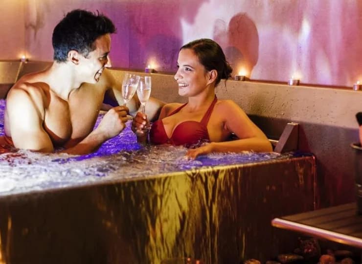 W strefie SPA można wynająć jacuzzi na wyłączność