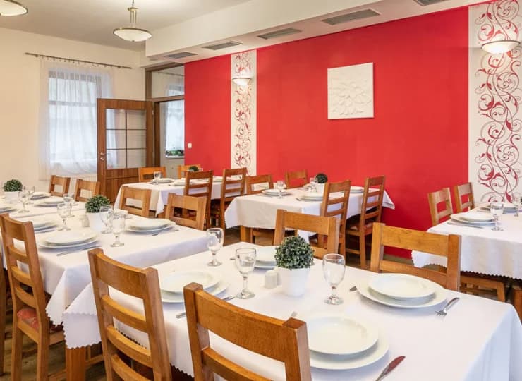 W hotelu mieści się restauracja z barem