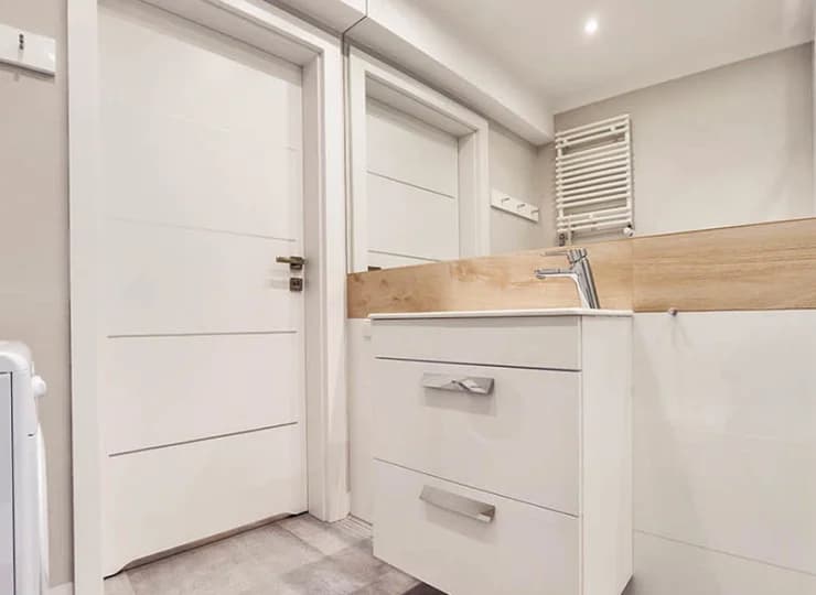 Każdy apartament posiada nowoczesną łazienkę z kabiną prysznicową