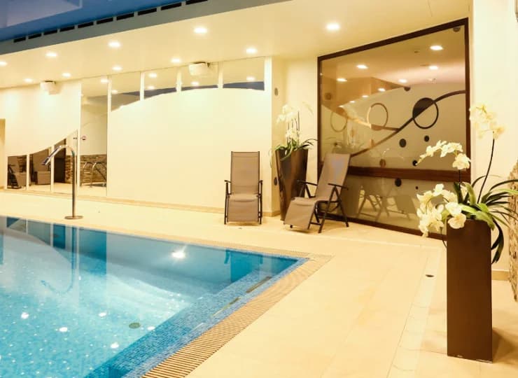 Hotel zapewnia dostęp do krytego basenu, to atrakcja dla dzieci i dorosłych