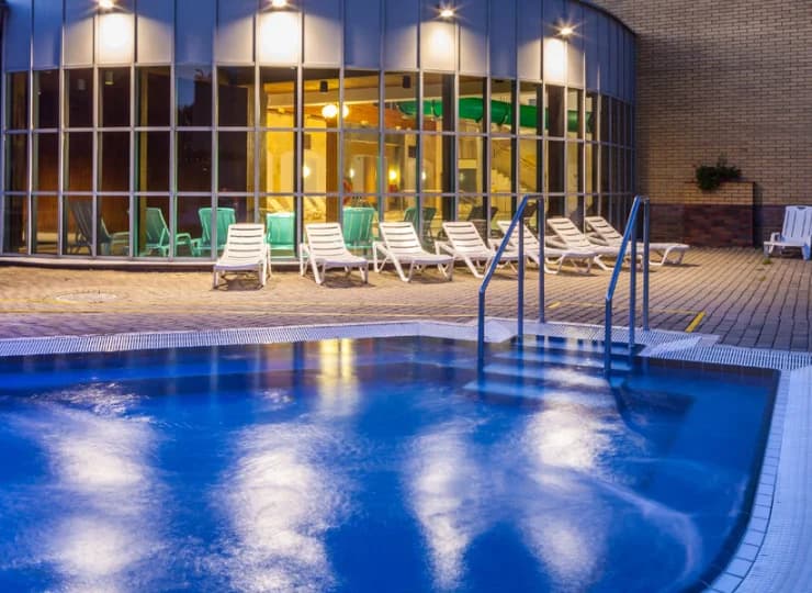 W strefie wellness m.in. basen rekreacyjny, całoroczne zewnętrzne jacuzzi