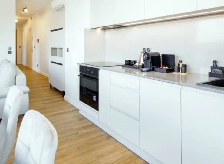 Duży aneks kuchenny w apartamencie A64