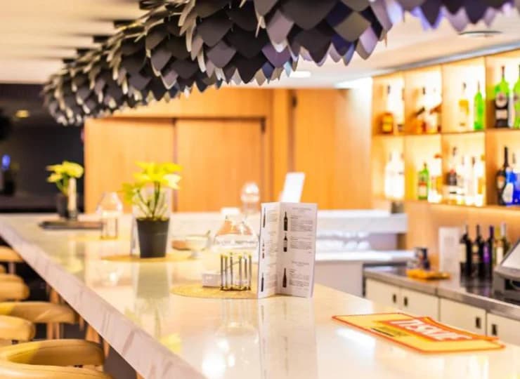 Hotel przeszedł gruntowny remont, posiada teraz nowoczesny bar