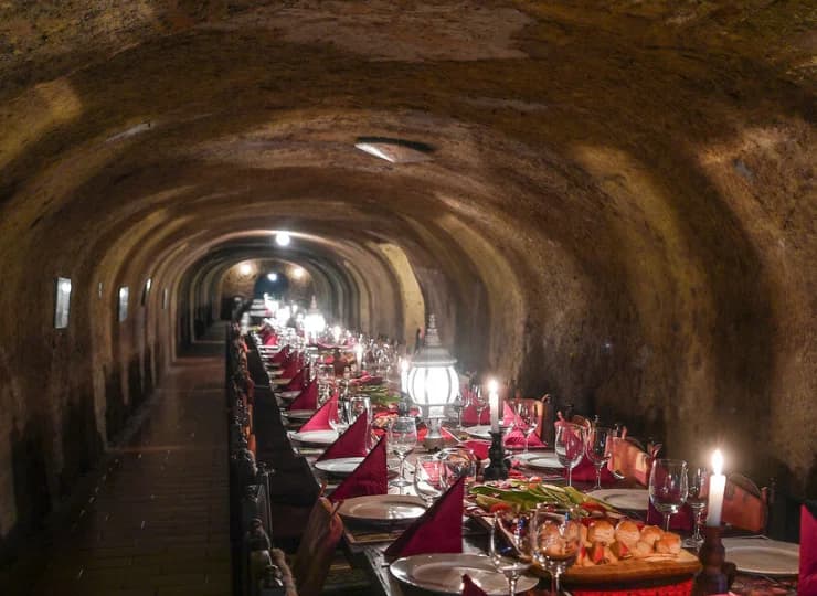 Muzeum Wina oferuje też kilkudaniowy posiłek z dobranym specjalnie winem