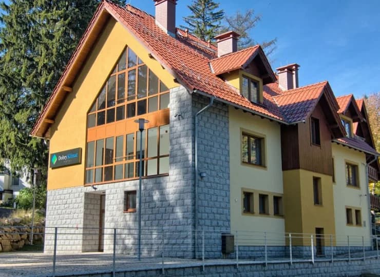 To świetna baza wypadowa dla fanów narciarstwa i górskich wędrówek