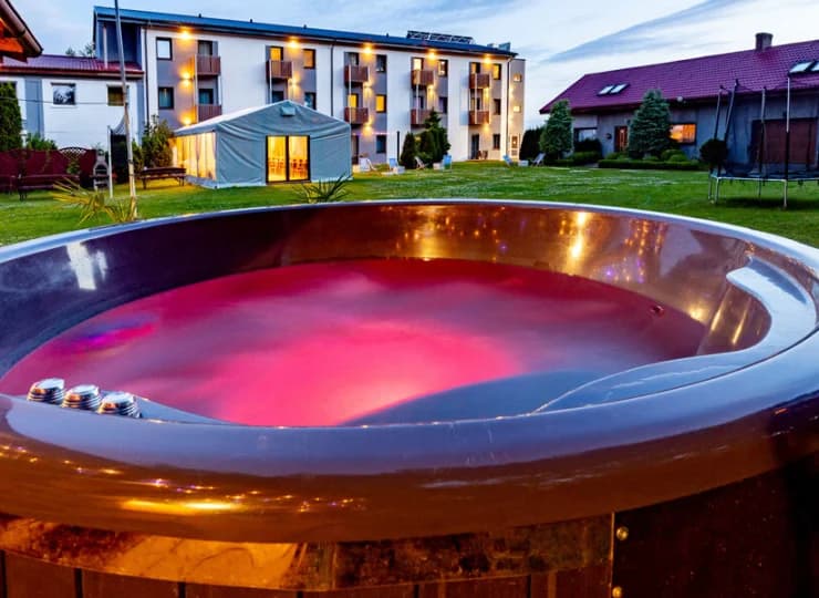 Jacuzzi może być podświetlane w różnych kolorach
