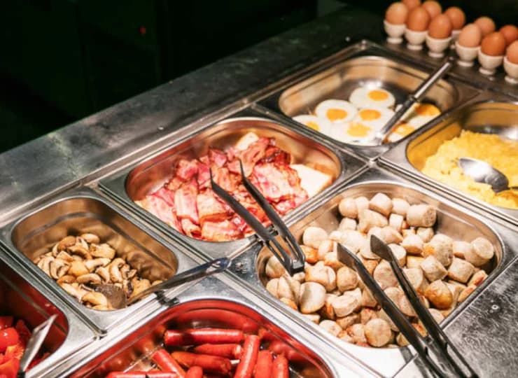 Posiłki przygotowywane są ze świeżych, lokalnych produktów
