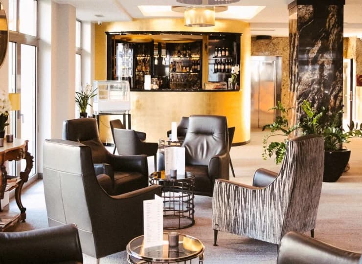 W samym centrum willi znajduje się klimatyczny lobbybar