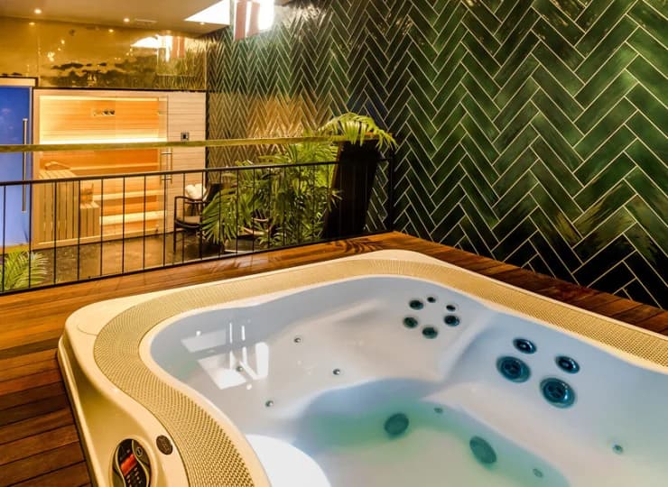 Na gości czeka tutaj jacuzzi oraz dwie sauny