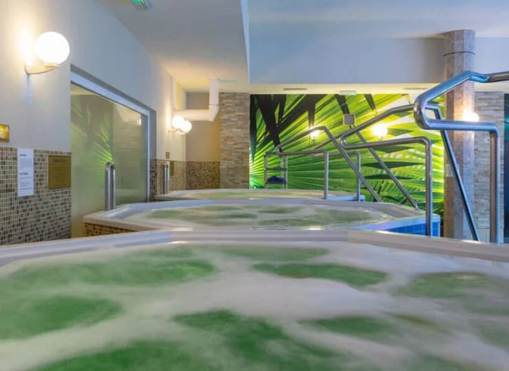 Zrelaksować można się w jacuzzi lub saunie