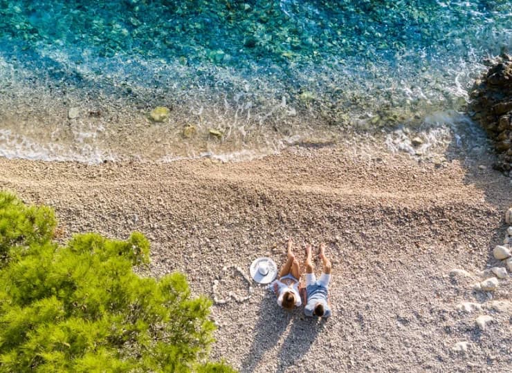Okolica słynie z romantycznych i malowniczych plaż