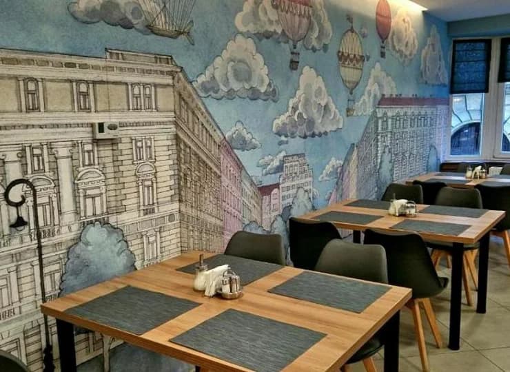 Restauracja jest nowocześnie urządzona i ciekawie ozdobiona