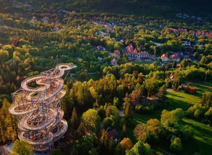 Hotel znajduje się 2 km od wieży widokowej Sky walk spacer w chmurach