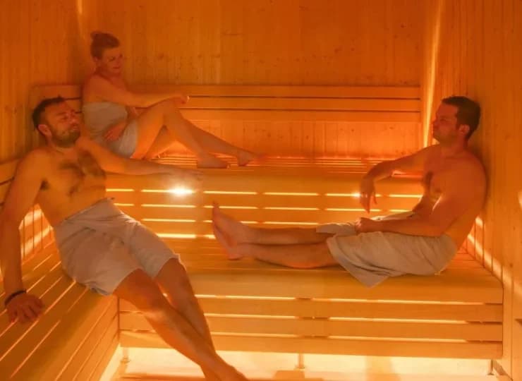 Do dyspozycji gości jest również sauna i łaźnia parowa