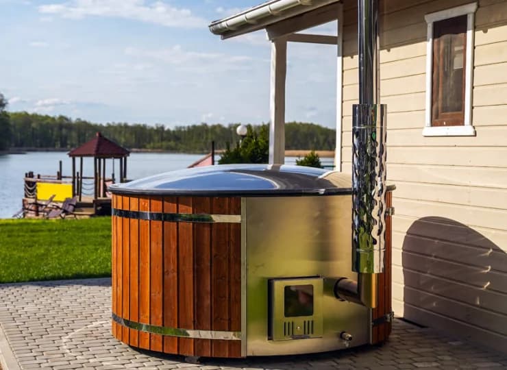 6-osobowe domki posiadają prywatne balie do relaksu