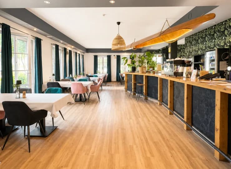 Wnętrza hotelowej restauracji Nie Lada Ryba