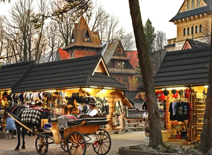 Pokoje mieszczą się przy najbardziej znanej ulicy stolicy Tatr
