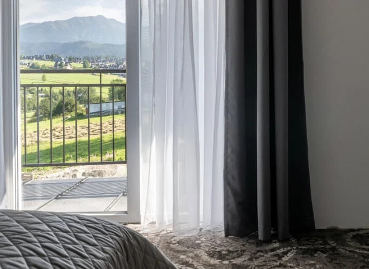 Z niektórych pokoi widać Tatry
