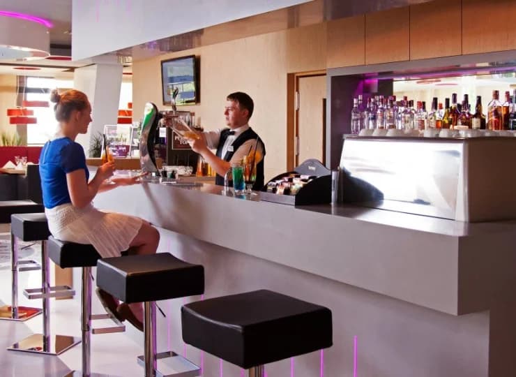 Ofertę kulinarną uzupełnia bar m.in. z najlepszym tiramisu w okolicy