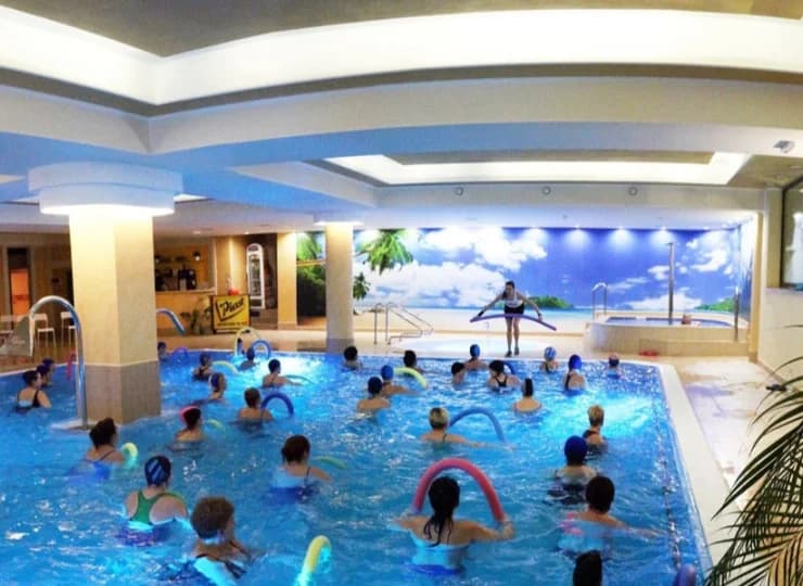 W hotelowym basenie odbywają się animacje dla zdrowia