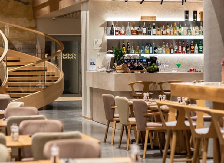 Drink bar jest wyposażony w różnorodne trunki