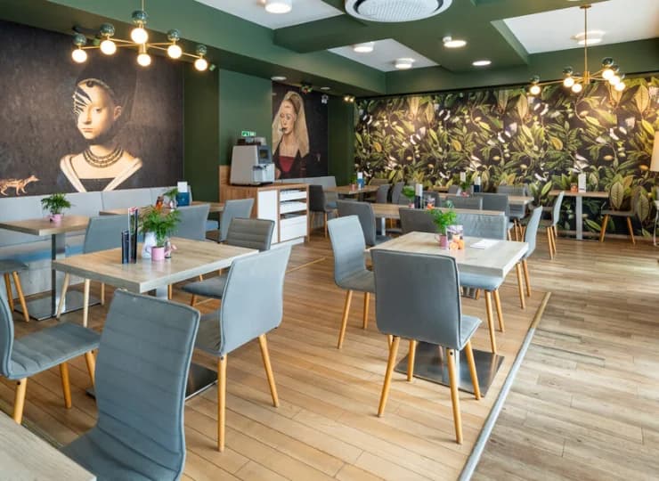 Wnętrze restauracji zostało nowocześnie i stylowo odświeżone