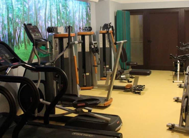 Goście mogą skorzystać z profesjonalnie wyposażonej sali fitness