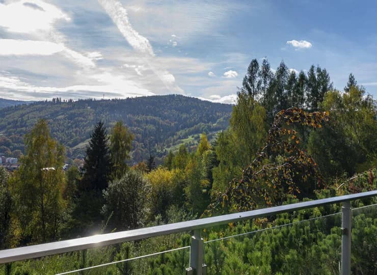 Z okien wielu apartamentów roztacza się przyjemna górska panorama