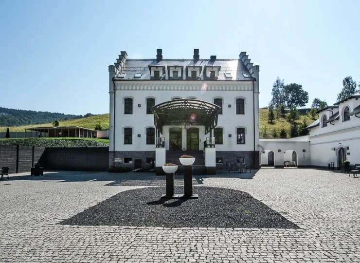 Po gruntownym remoncie Pałac Jugowice został nowocześnie urządzony