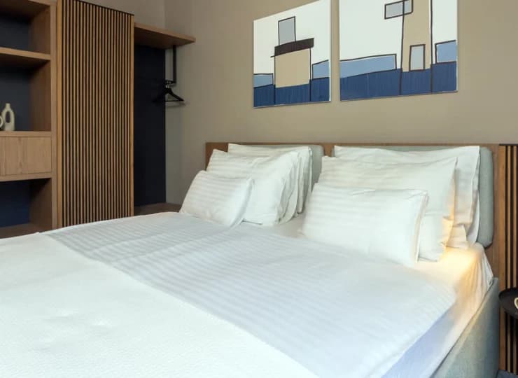 Pokój comfort 2-os. ma łóżko podwójne lub 2 łóżka pojedyncze
