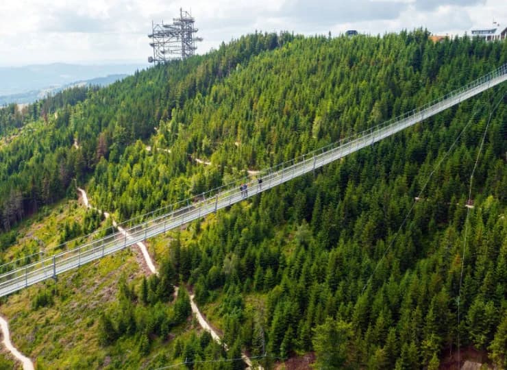 Tylko 35 km od Dworu Elizy mieści się Sky Bridge Dolni Morava
