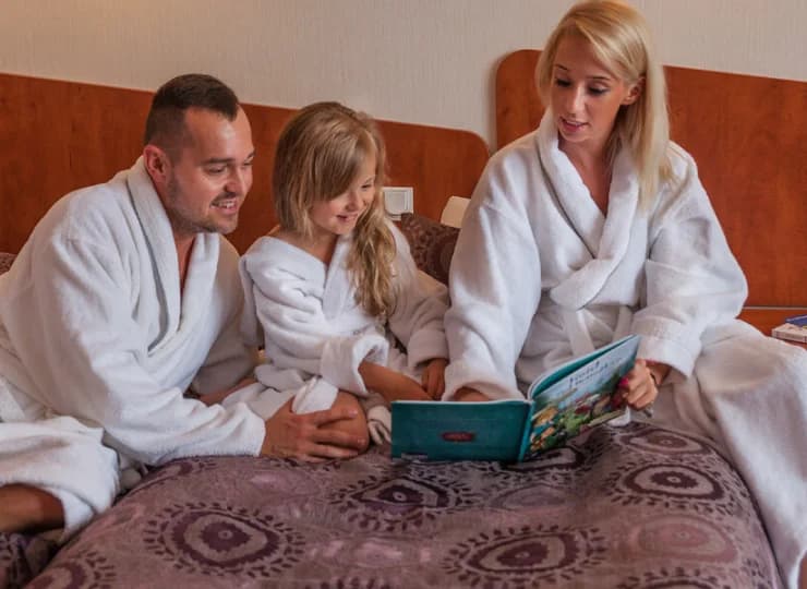 W zależności od kategorii pokoju z rodzicami może być 1 lub 2 dzieci