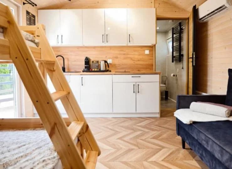 Domek Exclusive nr 5A to przestrzeń typu studio z tarasem i łazienką
