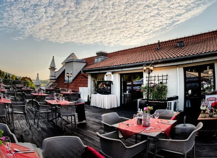 Na dachu nowej części urządzono tarasy z widokiem na Kazimierz i Wisłę 