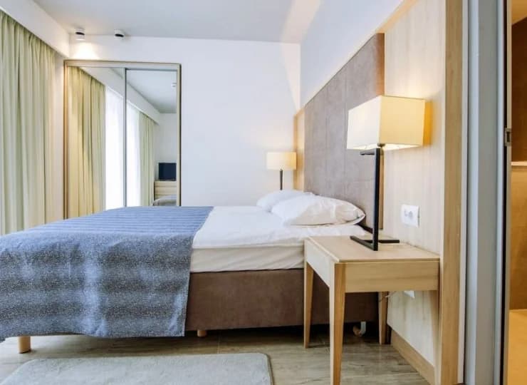 Apartament superior3+2 ma dwie osobne sypialnie, w tym jedną z prywatną łazienką