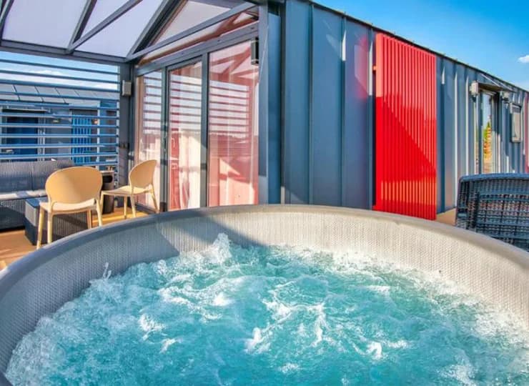 Domki Exclusive VIP JACUZZI posiadają prywatne jacuzzi na tarasach