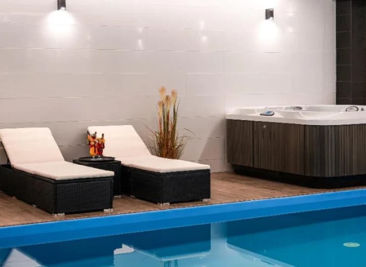 Stella Resort & SPA posiada też wewnętrzny basen i strefę wypoczynku
