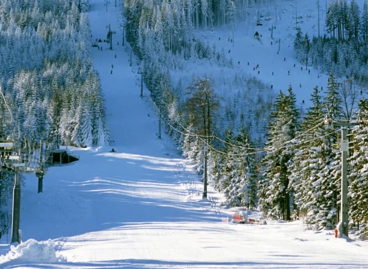 Najbliższy wyciąg narciarski znajduje się 500 m od GórSKI SPA Karpacz